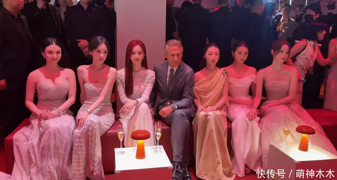 玖富配资 六大女星同框比美！身材越好越抢眼，关晓彤不及娜扎输在没锁骨